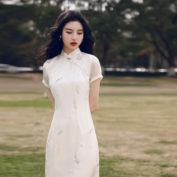 Nyári Cheongsam Új fiatal lány kínai stílusú Qipao retro ruha közepes hosszú fehér édes napi partiruha 2022